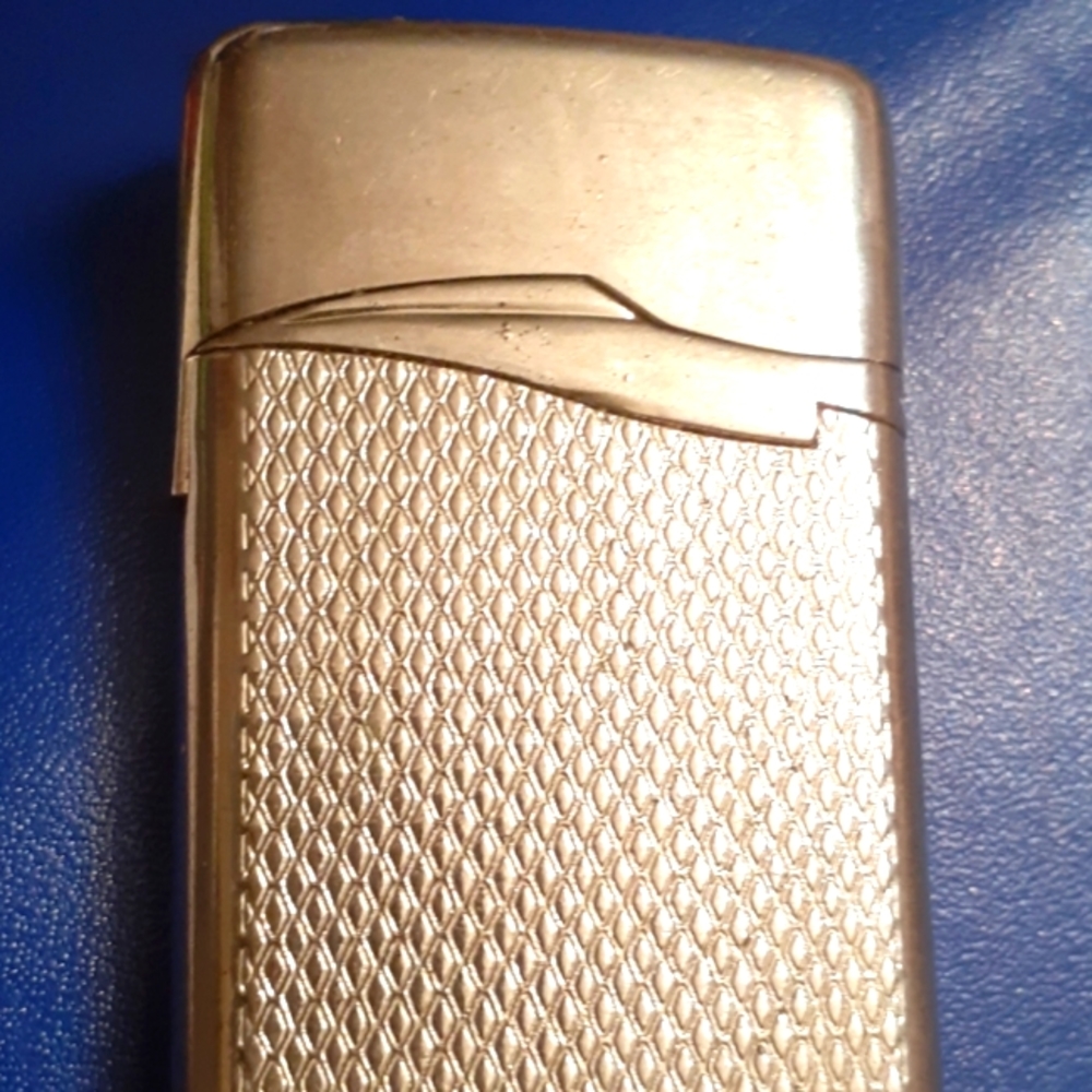 VINTAGE LUCKY LIGHTER
